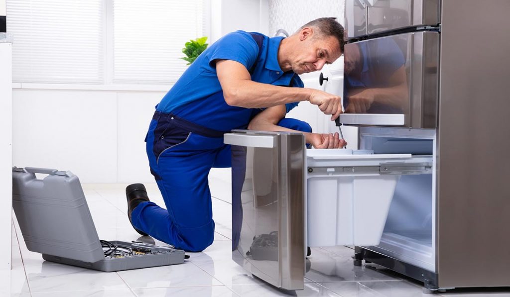 Çeşme Hotpoint buzdolabı servisi – yerinde onarım